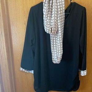 Gently used woman Xxl top with scarf